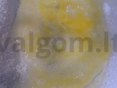 Ploni blynai su pienu, medumi ir džiovintomis persimonėmis Žingsnis 1