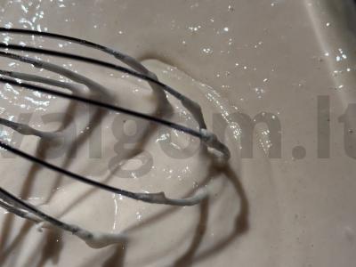 Ploni blynai su pienu, medumi ir džiovintomis persimonėmis Žingsnis 2