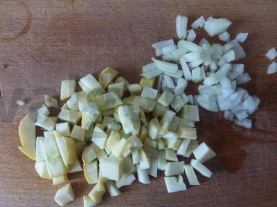 Makaronai su kepta kepenėle ir cukinija Žingsnis 1