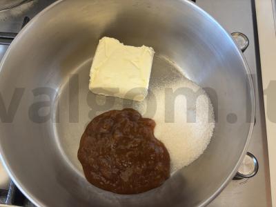 Karameliniai biskvitai tortui Žingsnis 1