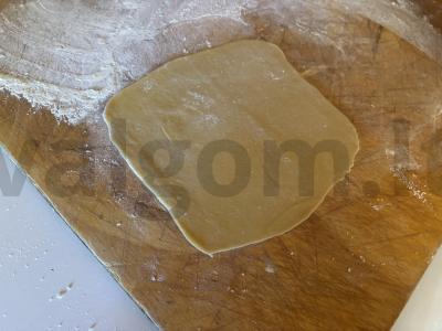 Karameliniai biskvitai tortui Žingsnis 10