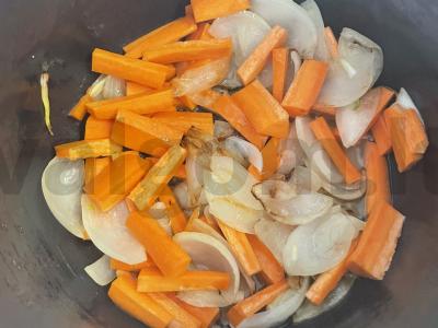 Kiaulienos plovas lėtoje viryklėje Žingsnis 4