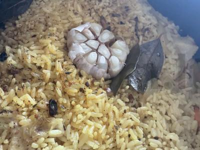 Kiaulienos plovas lėtoje viryklėje pagrindine nuotrauka