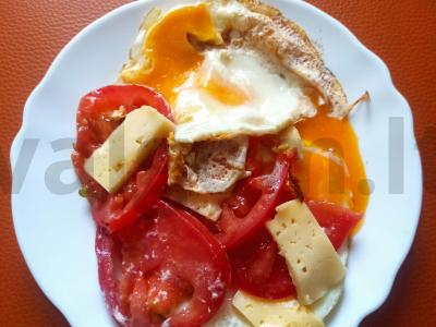 Kiaušinienė su pomidoru ir sūriu pagrindine nuotrauka