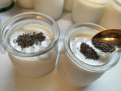 Namų jogurtas su chia ir juodąja serbentu Žingsnis 3