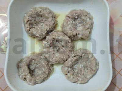 Sotūs mėsos lizdai iš faršo su grybais ir sūriu Žingsnis 2