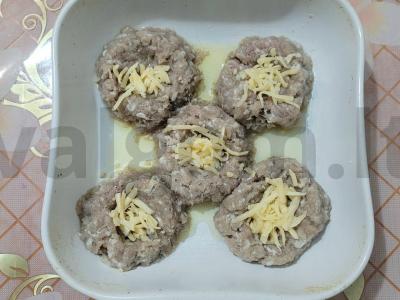 Sotūs mėsos lizdai iš faršo su grybais ir sūriu Žingsnis 3