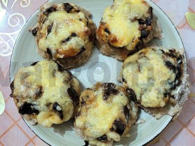 Sotūs mėsos lizdai iš faršo su grybais ir sūriu pagrindine nuotrauka