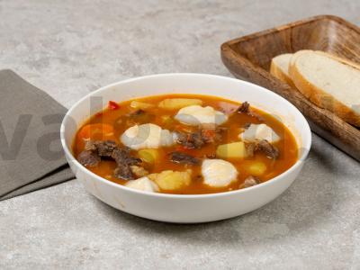 Klasikinis vengriškas guliašas pagrindine nuotrauka