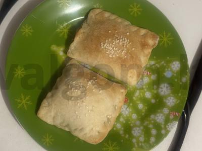 Kopūstų ir dešrelės sluoksniai vaikams pagrindine nuotrauka