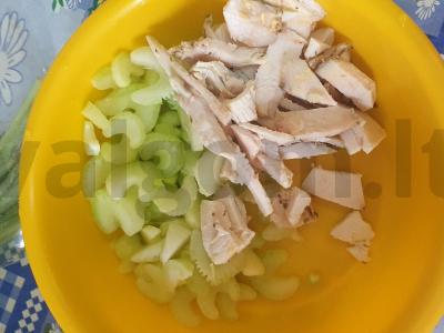 Amerikietiška salotų su rūkytomis vištienos krūtinėlėmis ir obuoliais Žingsnis 2