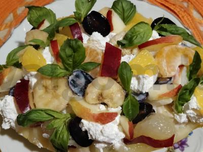 Vaisių desertas „Įdaryta melionas“ pagrindine nuotrauka