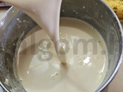 Skanūs blynai su šokoladu ir bananais Žingsnis 1