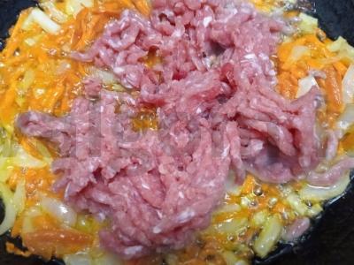 Farfalle su jautienos faršu Žingsnis 2