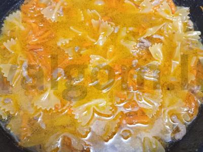 Farfalle su jautienos faršu Žingsnis 6