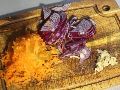 Vištienos kepenėlės grietinėlės padaže Žingsnis 1