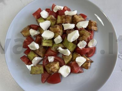 Salotas su traškiais cukinijomis ir saldžiomis pomidorais Žingsnis 4