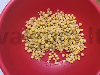 Salotas „Stiklainiai“ su majonezo ir svogūnų padažu Žingsnis 3