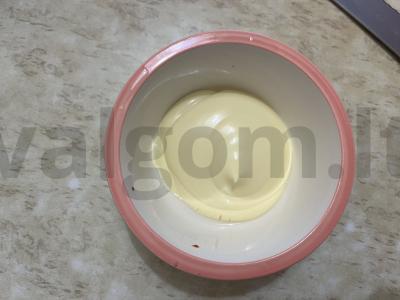 Salotas „Stiklainiai“ su majonezo ir svogūnų padažu Žingsnis 7