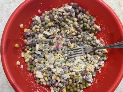 Salotas „Stiklainiai“ su majonezo ir svogūnų padažu Žingsnis 12