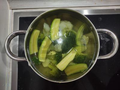 Daržovių omletas su kietuoju sūriu Žingsnis 1