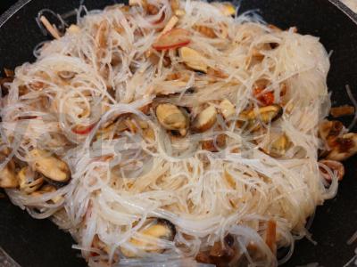 Funchosa pagal korėjietišką receptą su jūros gėrybėmis Žingsnis 12