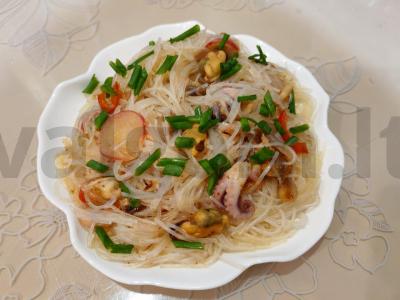 Funchosa pagal korėjietišką receptą su jūros gėrybėmis pagrindine nuotrauka