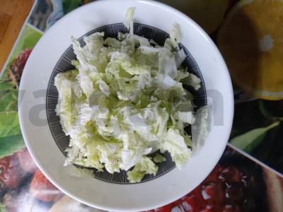 Salotas „Kanarėlė“ su krabų mėsa Žingsnis 3