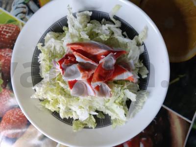 Salotas „Kanarėlė“ su krabų mėsa Žingsnis 4