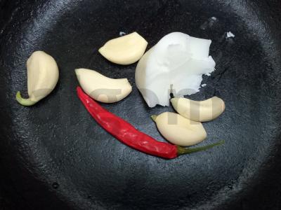 Jautienos steikas su kmynais ir sumaku, kepamas kokosų aliejuje Žingsnis 1