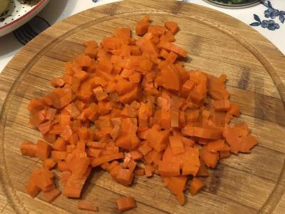 Olivjė su alyvuogėmis ir dešra Žingsnis 1