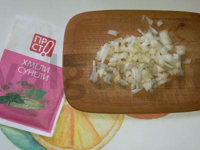 Kabakų troškinys su rūkytomis kiaulienos mėsos gabalėliais Žingsnis 1