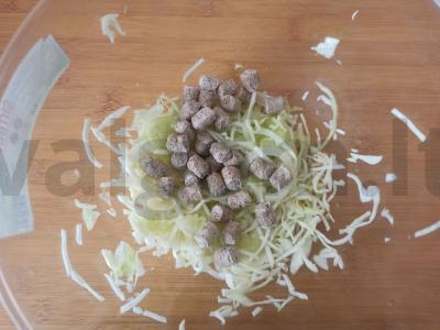 Dietinis salotas su kopūstais, svogūnais ir sėlenomis Žingsnis 3