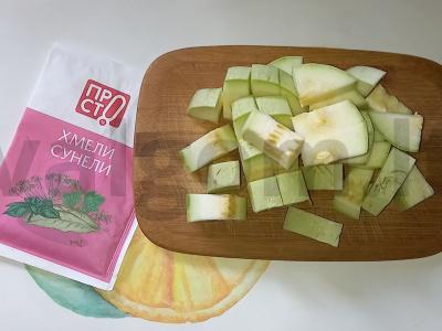 Kabakų troškinys su rūkytomis kiaulienos mėsos gabalėliais Žingsnis 4