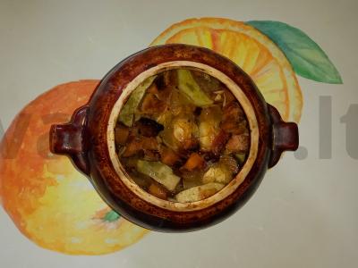 Kabakų troškinys su rūkytomis kiaulienos mėsos gabalėliais pagrindine nuotrauka