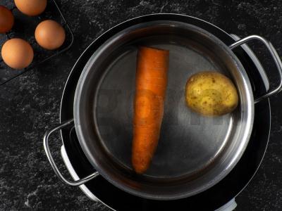 Olivje salotos su lašiša Žingsnis 1