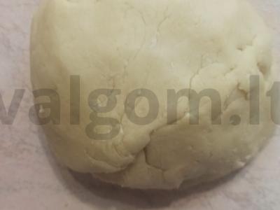 Namų pica su pomidorais ir dešrelėmis Žingsnis 1