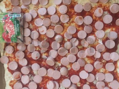 Namų pica su pomidorais ir dešrelėmis Žingsnis 3