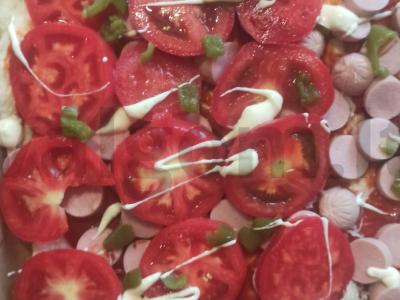 Namų pica su pomidorais ir dešrelėmis Žingsnis 4