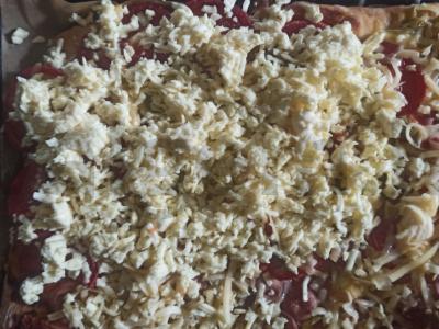 Namų pica su pomidorais ir dešrelėmis Žingsnis 5