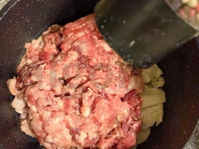 Kotletai po šubėmis su makaronais Žingsnis 1