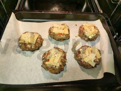 Kotletai po šubėmis su makaronais Žingsnis 6