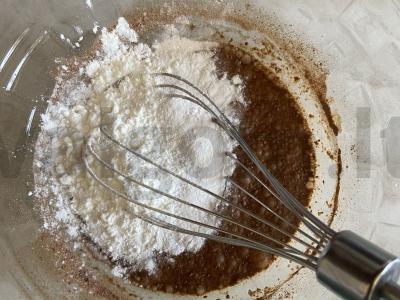 Šokoladinis blynų ritinys be cukraus ir glitimo su varškės-bananų įdaru Žingsnis 3