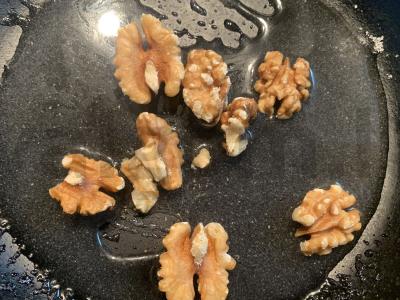 Desertas su graikiniais riešutais ir džiovintais slyvomis Žingsnis 3