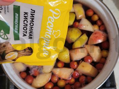 Naudingas kompotas su šermukšniu, obuoliu ir avietėmis Žingsnis 4