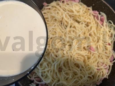 Spagettini makaronai su kalakutienos kumpiu Žingsnis 7