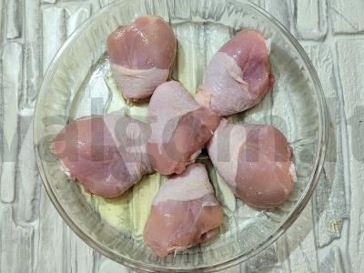 Nuostabi vištiena su daržovėmis ir grybais Žingsnis 1