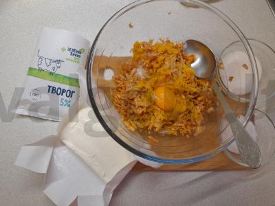 Varškės-kokosų apkepas su obuoliu ir kriauše mikrobangų krosnelėje Žingsnis 2