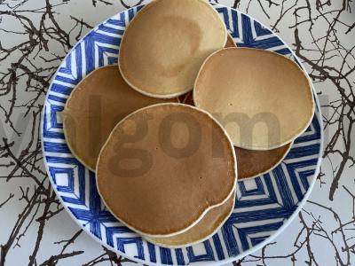 Lengvi ir oro pripildyti blynai su pienu Žingsnis 6