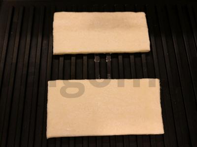 Sumuštiniai su žuvimi ant sluoksniuoto tešlos pagrindo Žingsnis 2